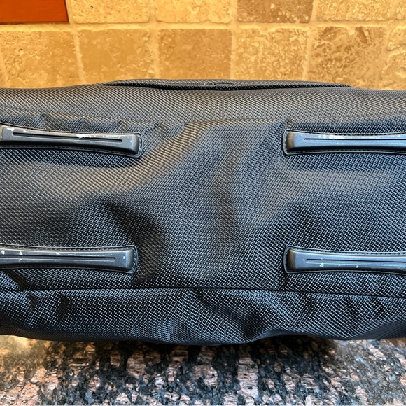 Travelpro Carry On Under Seat Shoulder Bag EUC - Picture 12 of 16